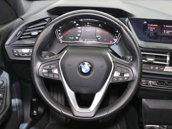 BMW-118i-2019