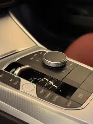 BMW-320i-2024