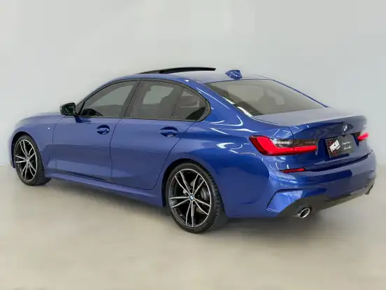 BMW-320i-2021