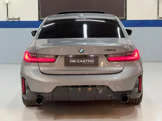 BMW-320i-2023