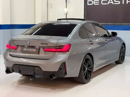 BMW-320i-2023
