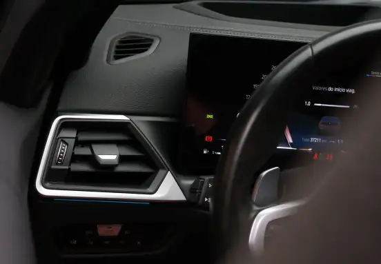 BMW-320i-2024