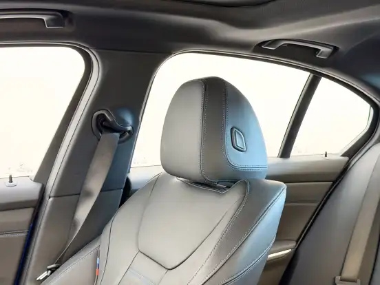 BMW-320i-2025