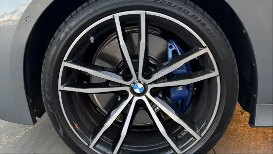 BMW-320i-2023