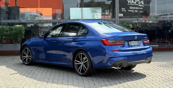 BMW-320i-2022
