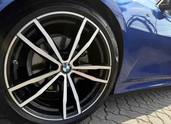 BMW-320i-2022