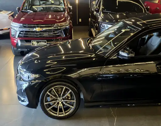 BMW-320i-2023