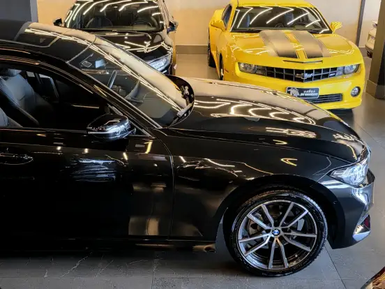 BMW-320i-2023