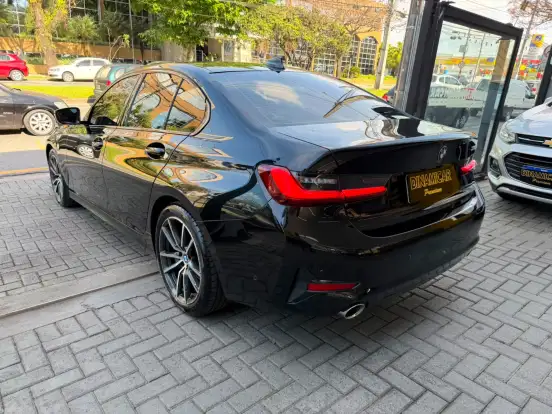 BMW-320i-2022