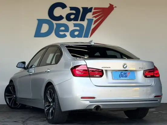BMW-320i-2018