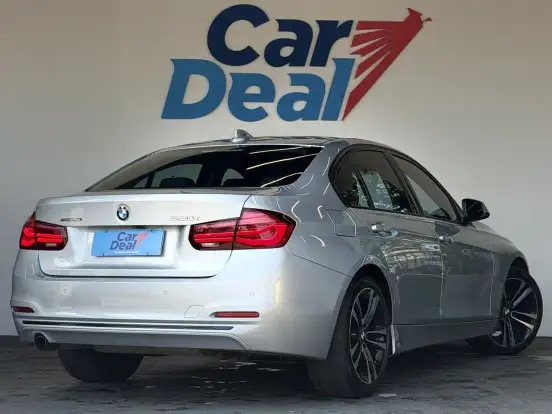 BMW-320i-2018