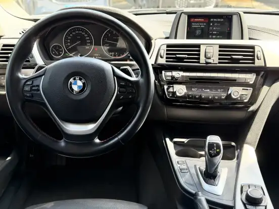BMW-320i-2018