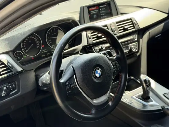 BMW-320i-2018
