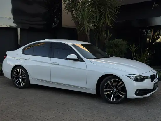 BMW-320i-2018