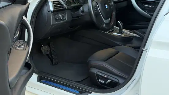 BMW-320i-2018