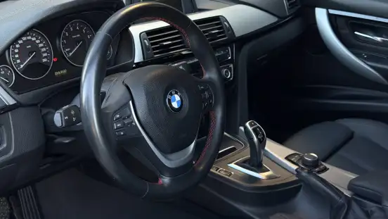 BMW-320i-2018