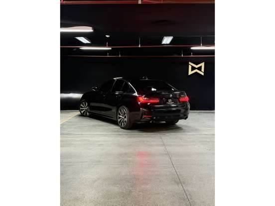 BMW-320i-2022