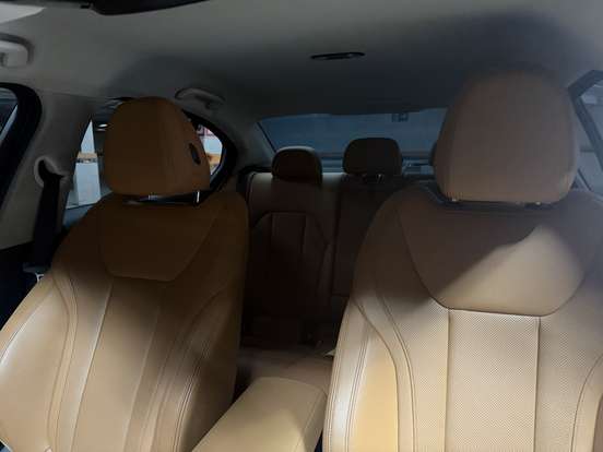 BMW-320i-2022