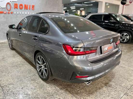 BMW-320i-2022