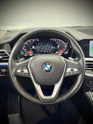 BMW-320i-2021