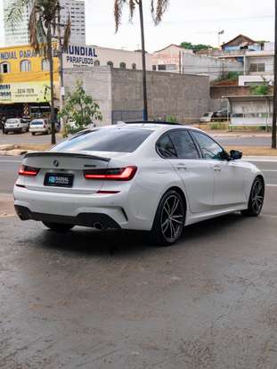 BMW-320i-2021