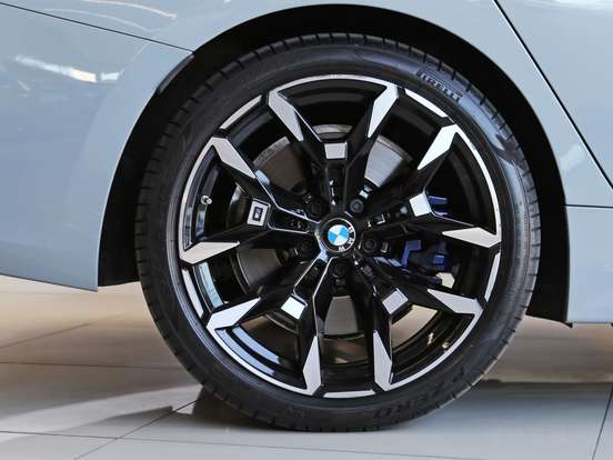 BMW-320i-2025
