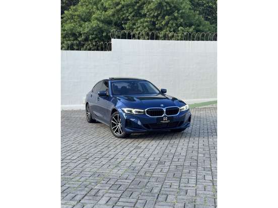 BMW-320i-2022
