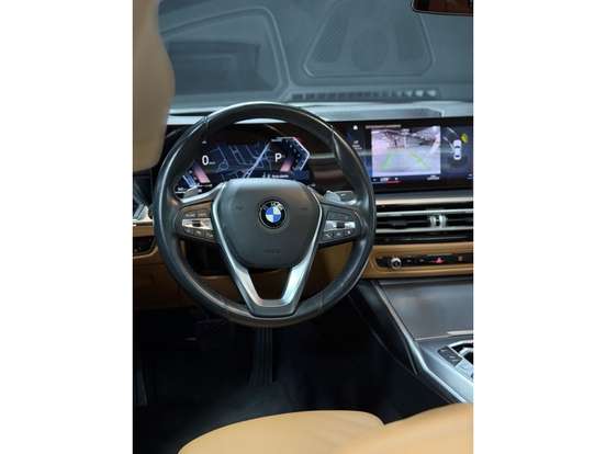 BMW-320i-2023