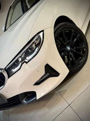 BMW-320i-2021