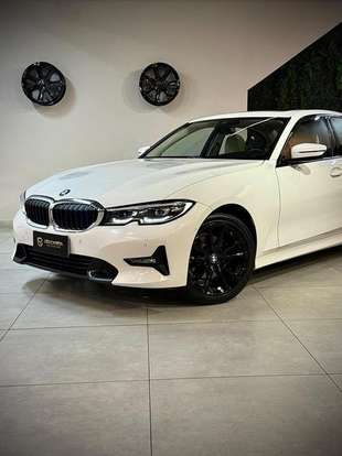 BMW-320i-2021