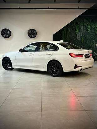 BMW-320i-2021