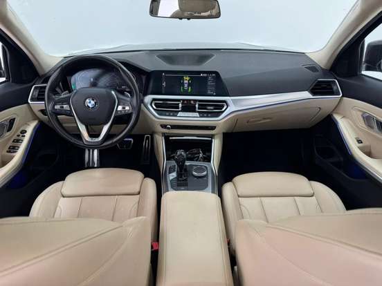 BMW-320i-2019