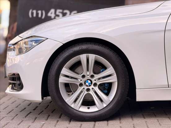 BMW-320i-2016