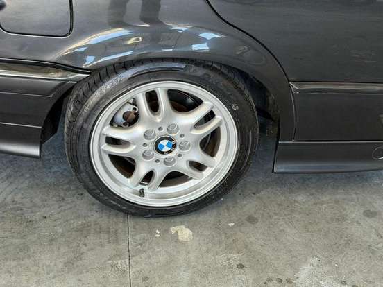 BMW-325i-1993