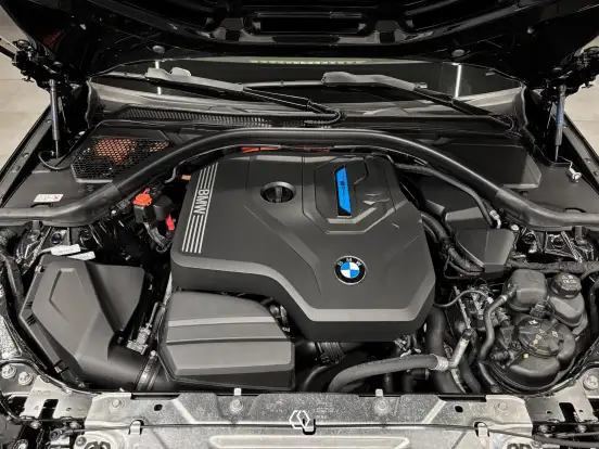 BMW-330e-2024