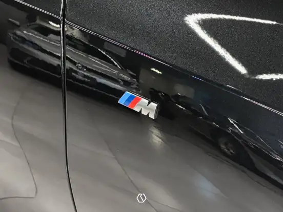 BMW-330e-2024