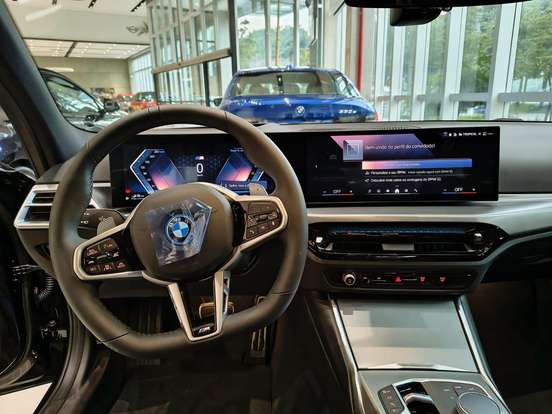 BMW-330e-2025