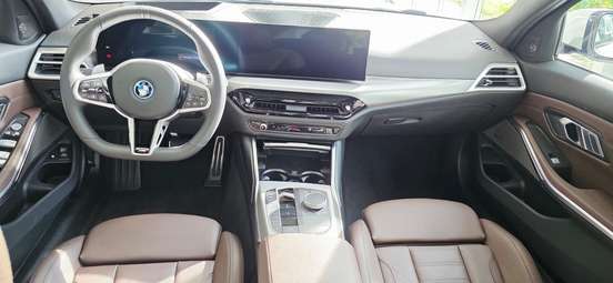 BMW-330e-2025
