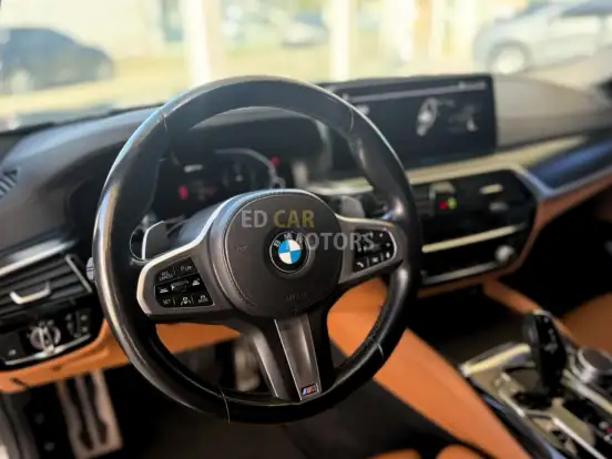 BMW-530e-2020