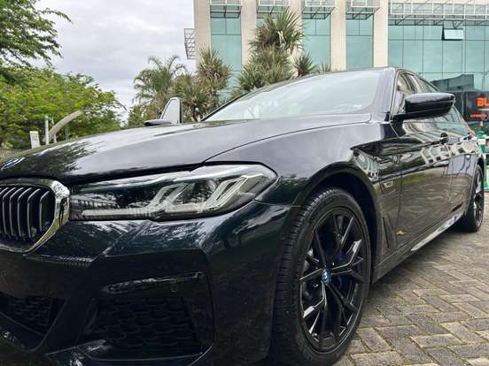 BMW-530e-2023