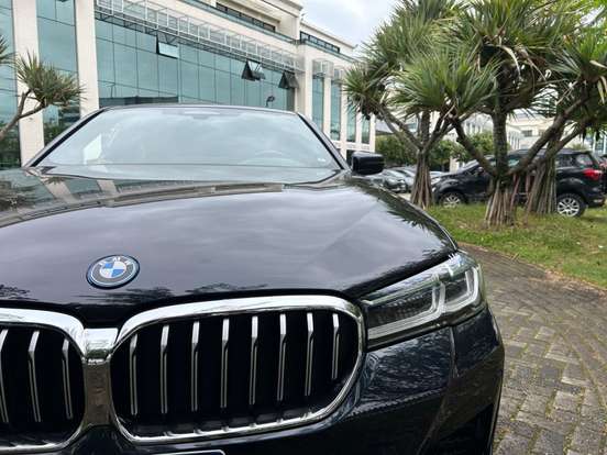 BMW-530e-2023