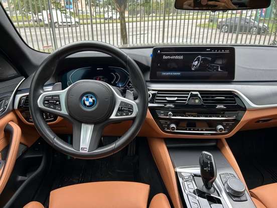 BMW-530e-2023