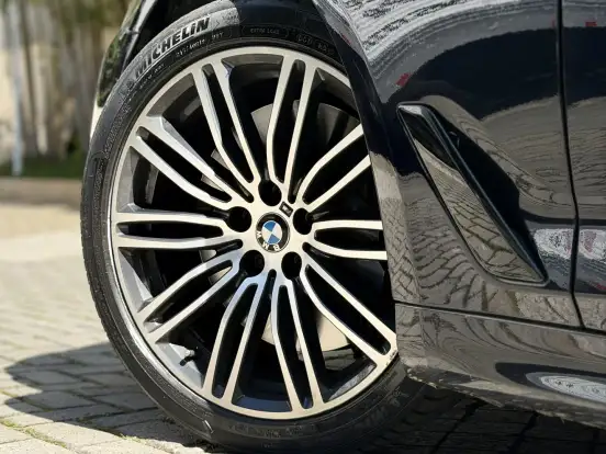 BMW-540i-3.0 24V TURBO GASOLINA M SPORT AUTOMÁTICO BMW-540i-2018