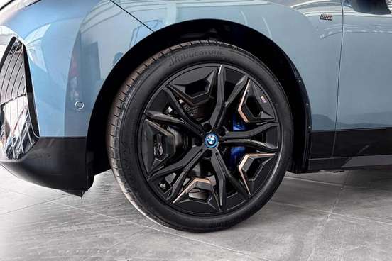 BMW-iX-2024