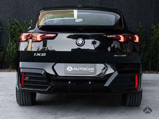 BMW-iX2-2025