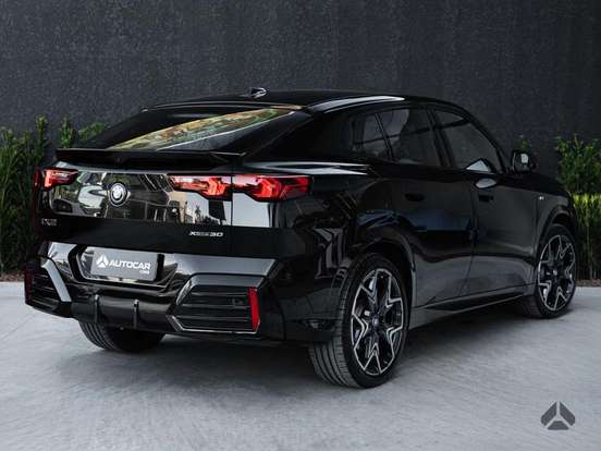 BMW-iX2-2025