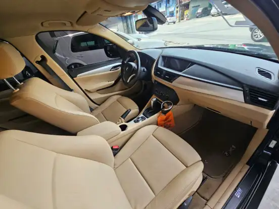 BMW-X1-2011