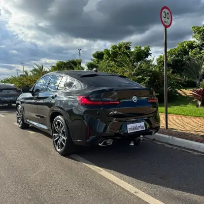 BMW-X4-2023