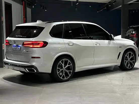 BMW-X5-3.0 I6 TURBO HÍBRIDO XDRIVE45E M SPORT AUTOMÁTICO BMW-X5-2022