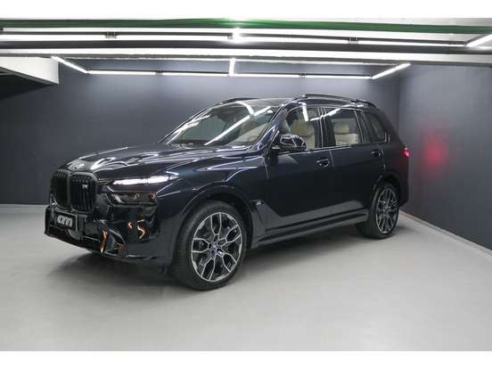 BMW-X7-2024